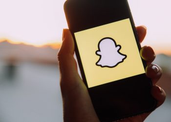 Snapchat managing an incredible 319 million daily active users