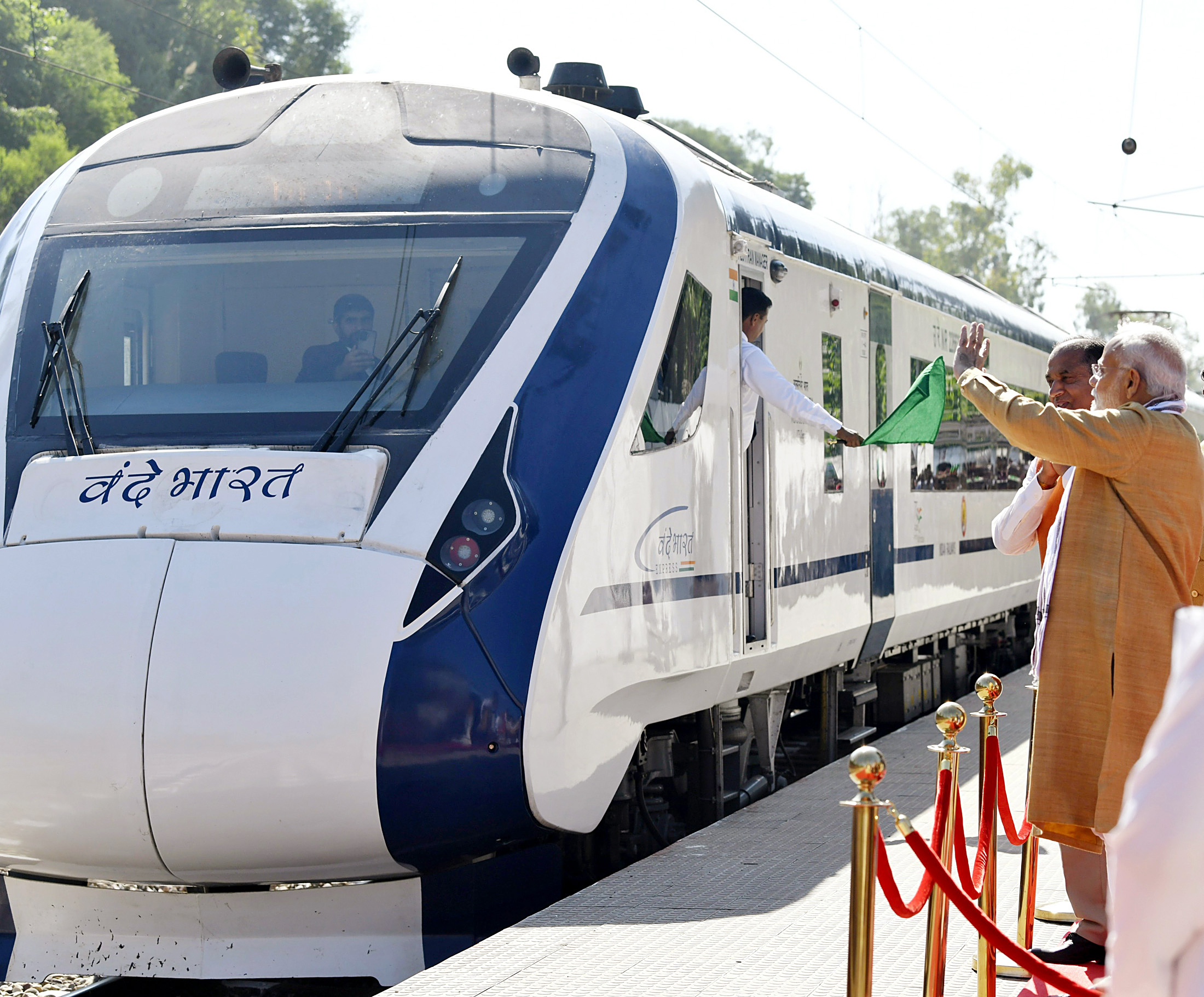 PM Narendra Modi flagging off the inaugural run of the new Vande Bharat Express