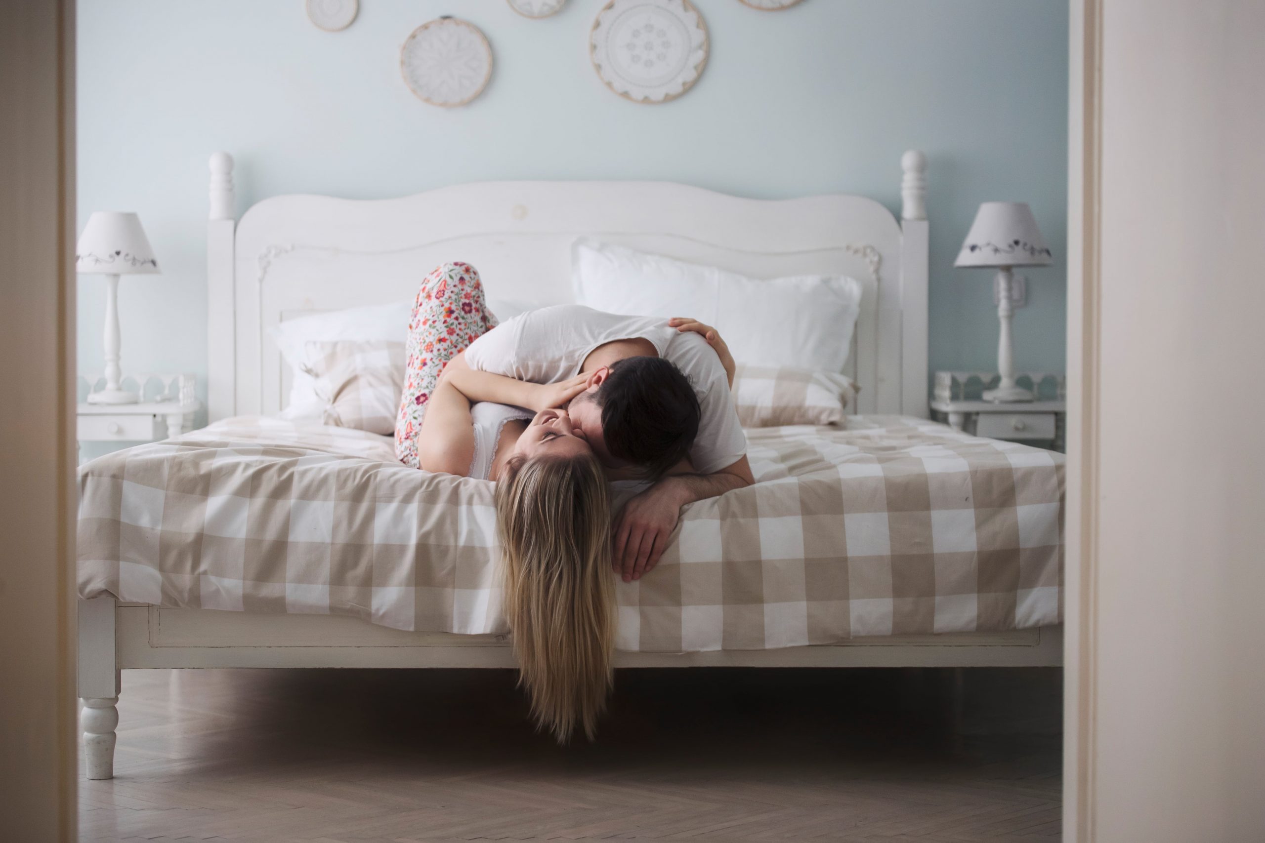 ws_beautiful-couple-being-romantic-and-passionate-in-2022-02-02-04-49-58-utc-min