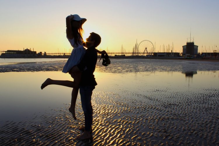 ws_hug-750x500