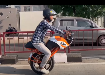 Amazing creation of youtuber, one Wheeled Self Balancing Bike