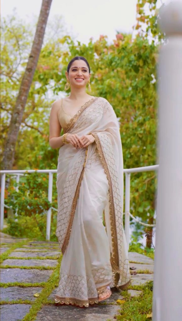 Trendy and classy Onam Saree | Saree poses, Kerala saree blouse designs,  Kerala saree blouse