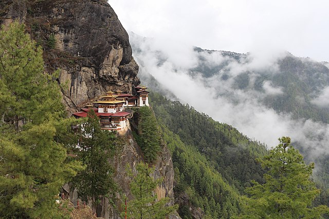 Taktsang_Monastery,_Bhutan_01