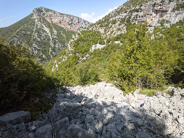View_from_the_beggining_of_Syri_i_Cikllopit_trail