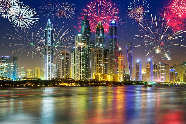 Fireworks_displayon_the_sky_in_Dubai_city,_UAE_(23538704314)