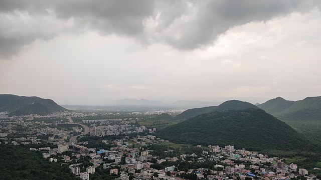 ws_640px-Visakhapatnam_from_Simhachalam_hill