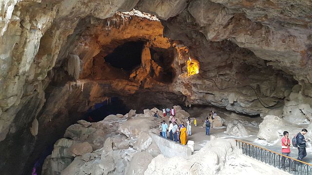 ws_Borra_caves,_Viskhapatnam