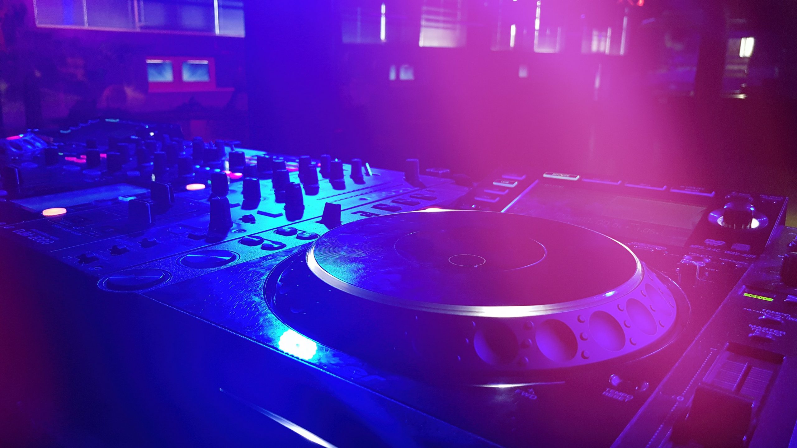 ws_dj-booth-at-the-night-club-with-dj-console-closeu-2022-11-14-05-25-00-utc-min