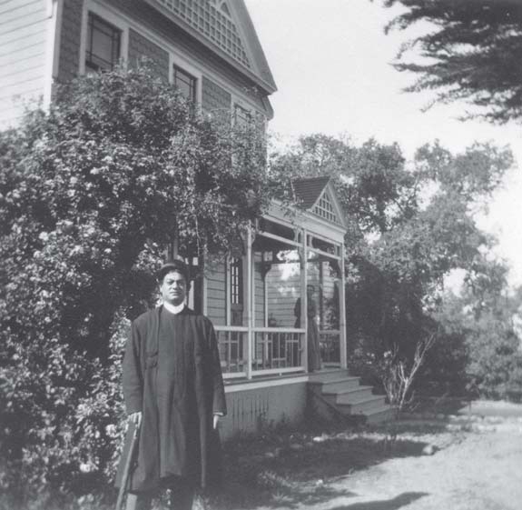 ws_Swami_Vivekananda_at_Mead_sisters_house,_South_Pasadena
